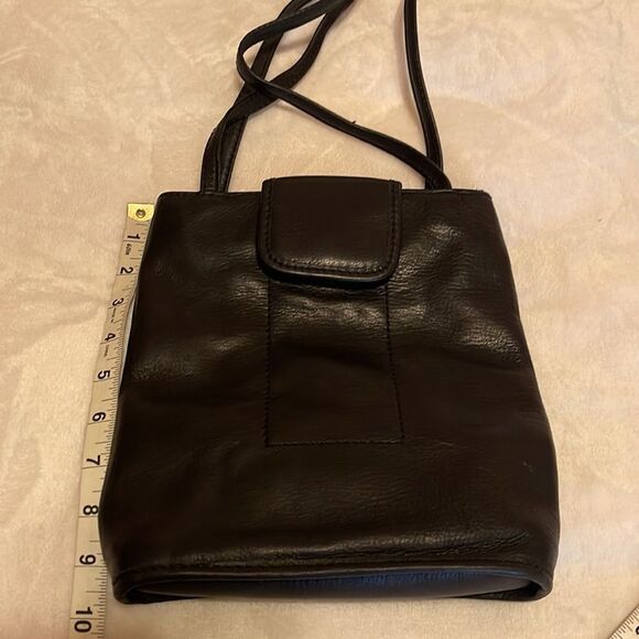 Black Leather Fossil Handbag. - Picture 5 of 11